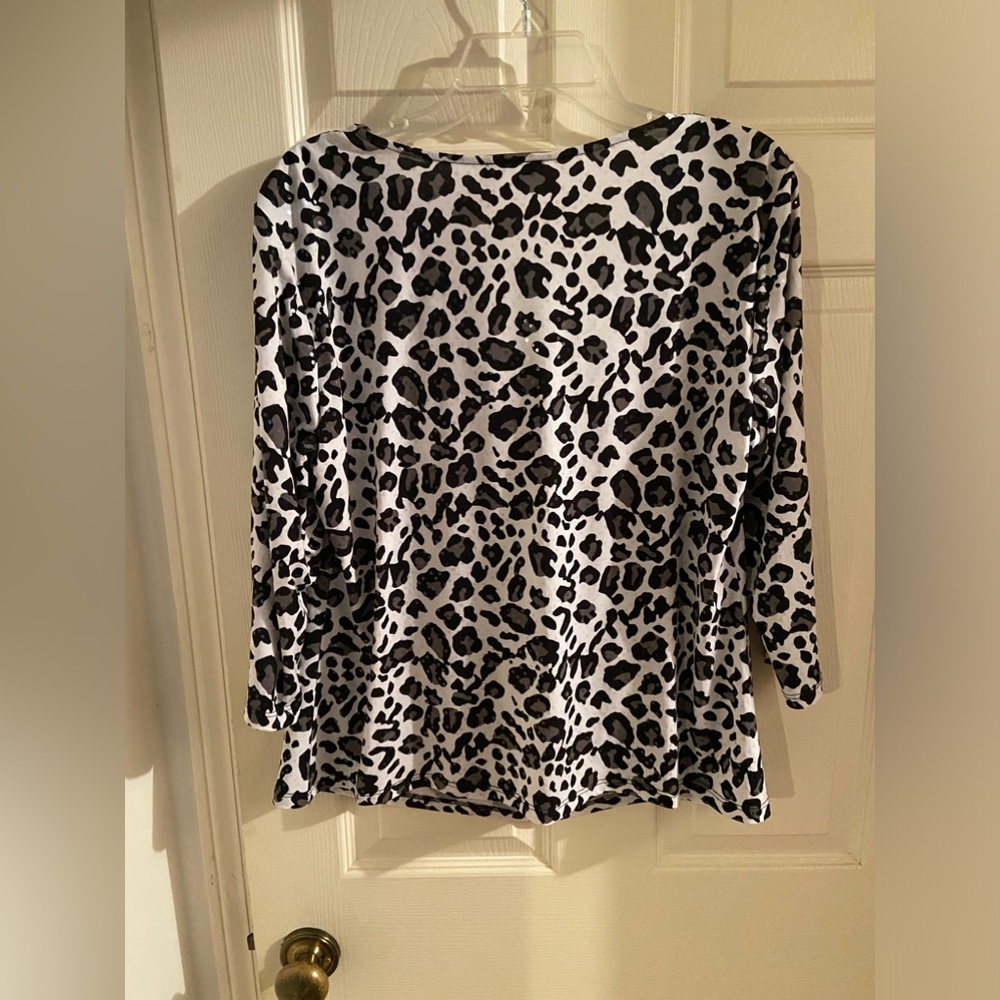 Top - Picture 2 of 3